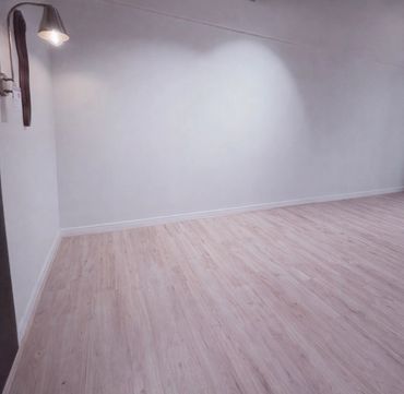 Sample dining room unstaged