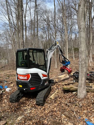 Mini excavator with full 360 rotation grapple