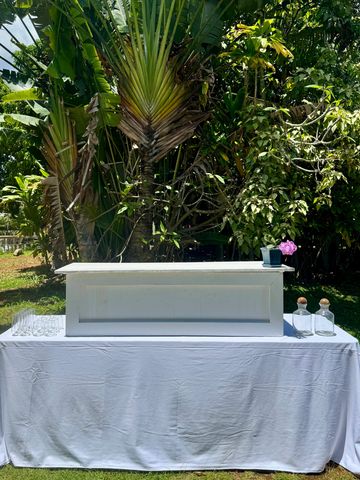 Our tabletop bars sit on top of a 6' or 8' table (client to arrange), linen for the table included