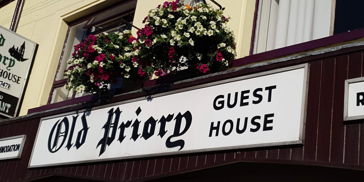 Bed and Breakfast in Carmarthen
Accommodation in Carmarthen
Guest House in Carmarthen
Restaurant