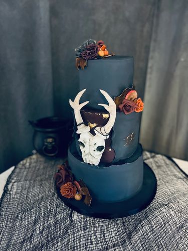 Gothic Samhain wedding cake. Halloween wedding Cake
