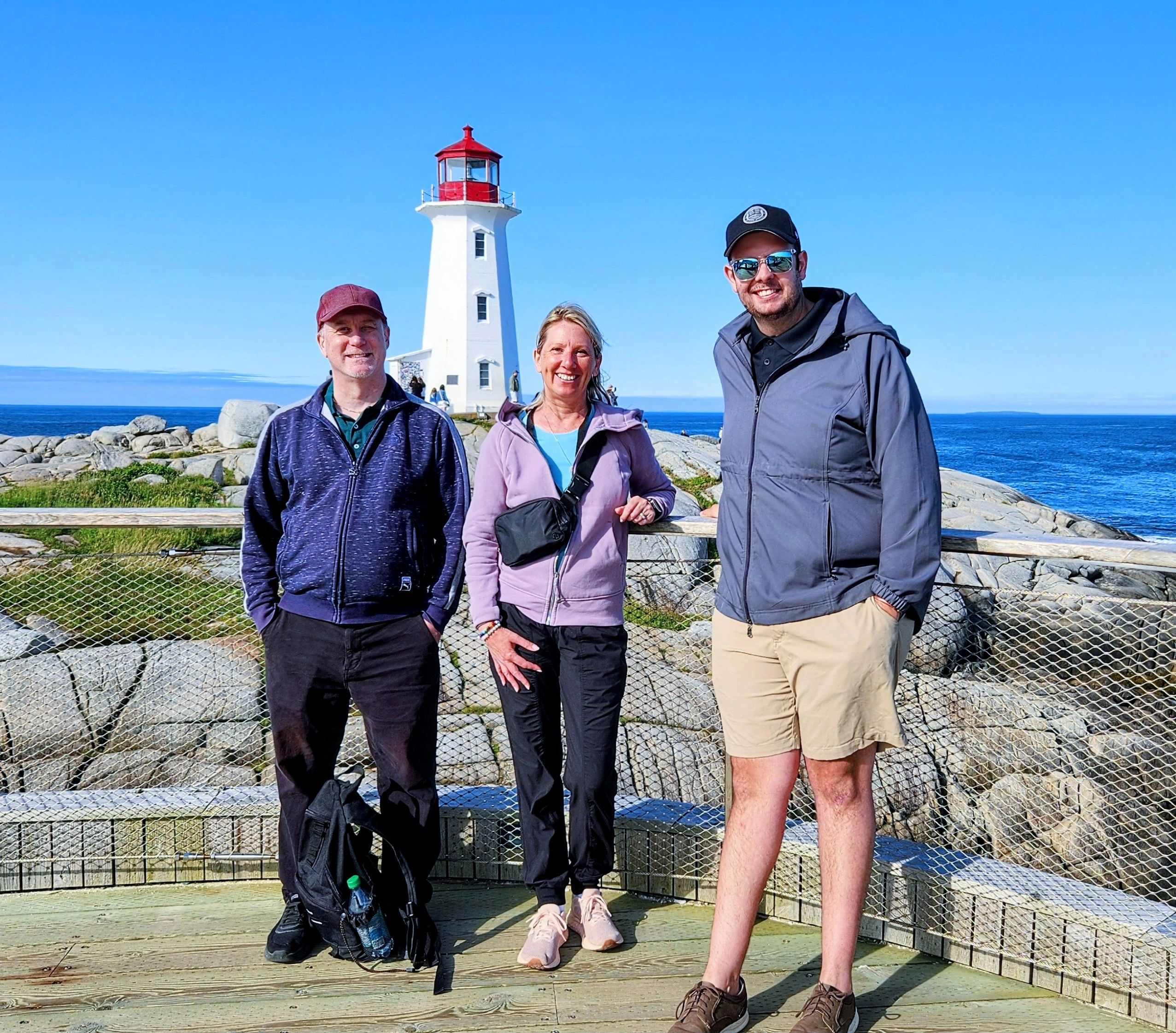 Guests at Peggy's Cove on our Peggy's Cove and Lunenburg tour from Halifax with Supernova Tours