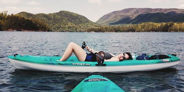 Lake Views and paddling Kayaks in Ocoee Tennessee. Majestic TN Views. Chillhowee Mountain. Travel