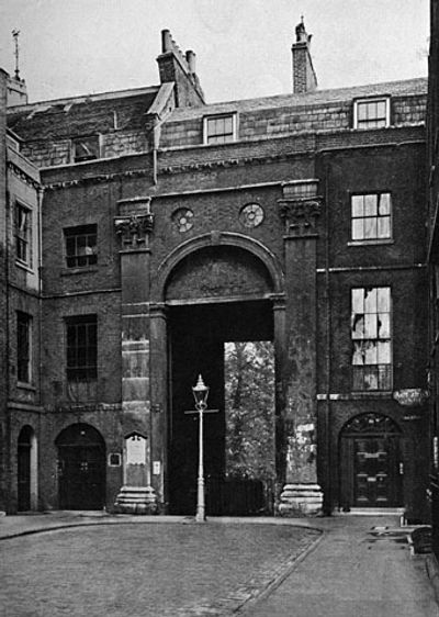 Historic photo of the water gate at the end of Essex Street in London, England.