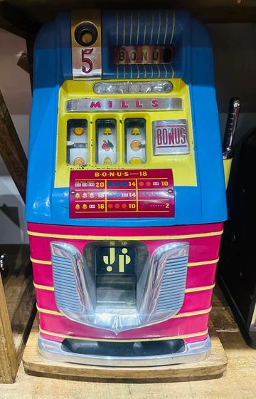 Vintage slot machine with bright colors and bonus feature.