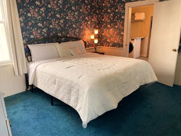 1 - King Bed
Private attached bathroom
Blackout Curtains
Bed Linens
Extra Pillows & Blankets
TV