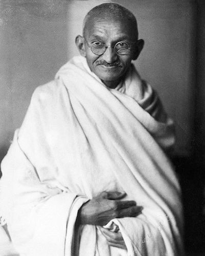 Mahatma Gandhi wearing simple cotton cloth (Wikicommons)