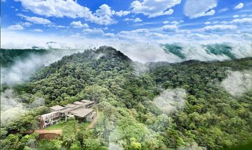 mashpi pacto ecuador cloud forest eco-lodge biodiversity expeditions comfort