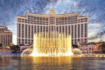 Las Vegas, iconic fountain show, Michelin star dining, casino