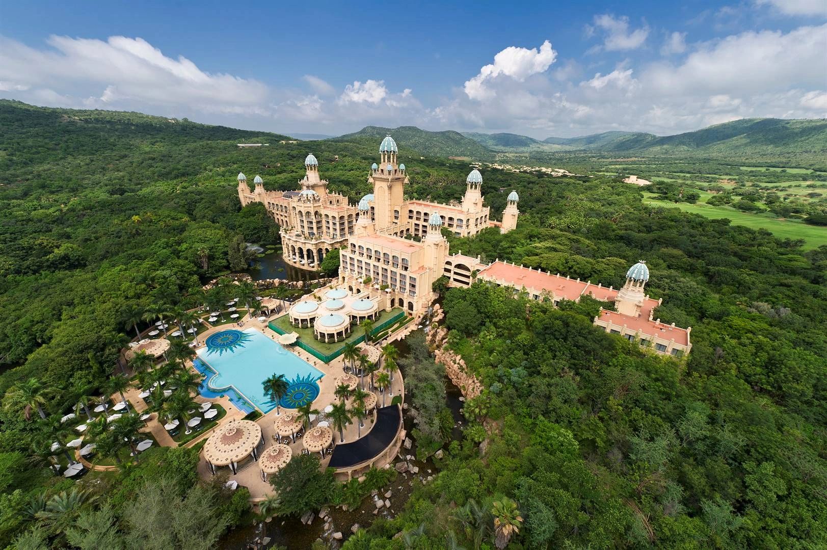 Cape Town, dazzling slots, table games, vibrant casino