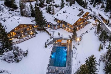Crans Montana, glass hot tub, Rhône Valley views, sleek design