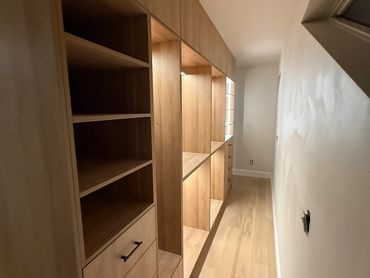 Installation de caissons sur mesure fabriqué par ébéniste, mise en œuvre par les cuisines aura