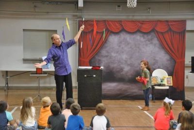 Marty the Magician presenting his Super Students school assembly program