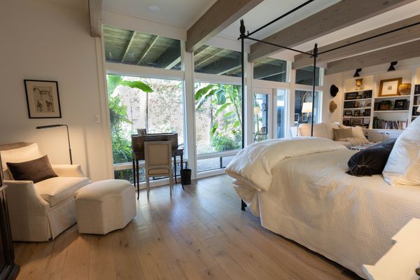 The large Master retreat downstairs shares equally panoramic views of the lake from a lower perspect