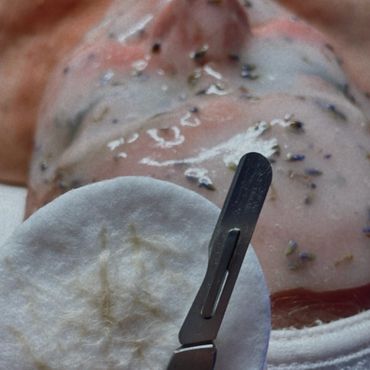 derma blade and dermaplaning facial that benefits the skin with higher penetration