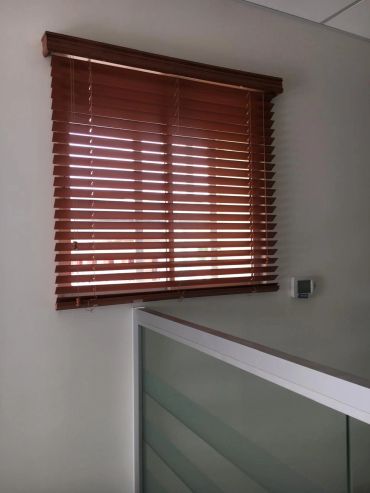 cortinas venezianas de madera