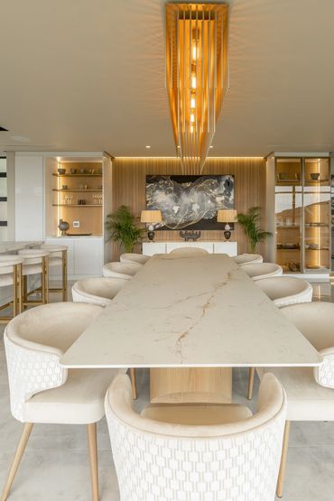 Abu Dhabi
Application: Dining Table 1 Piece Slab