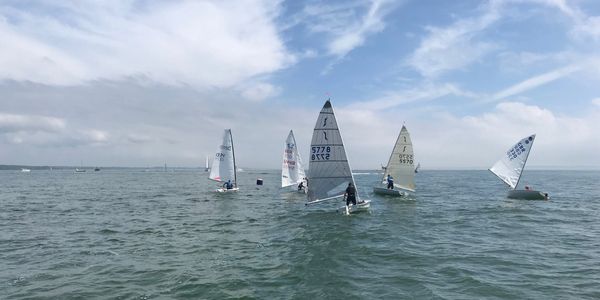 420 Solo Europe Aero Dinghy racing Lymington Town Sailing Club coaching racing rules leeward mark rounding congested fleet