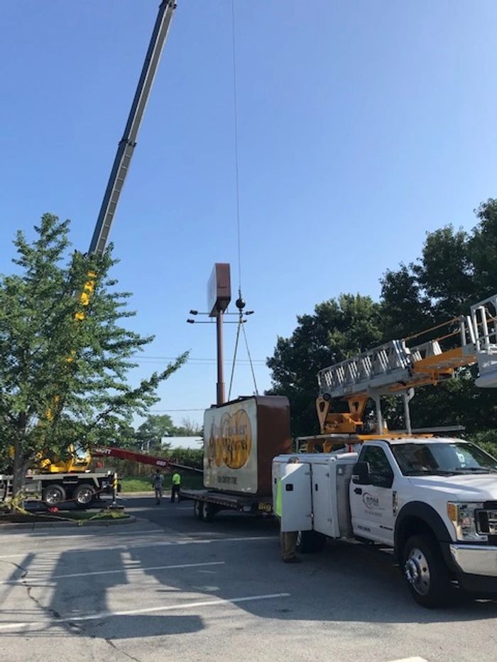 Cracker Barrel Old Country Store Carlisle, PA gets a new sign increasing foot traffic by up to 85%.