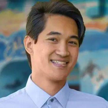 Photo of male AAPI therapist and LMFT who endorses Lan Nguyen, LCSW's creativity and openmindedness.