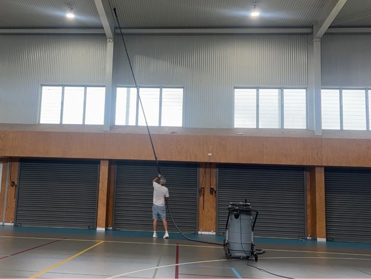 SkyVac, high reach vacuum at Palmview School. Walls 10 meters high. Removed dirt and spiderwebs