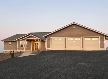 Exterior of Curtis Hill Estate Senior Living in Chehalis, Washington