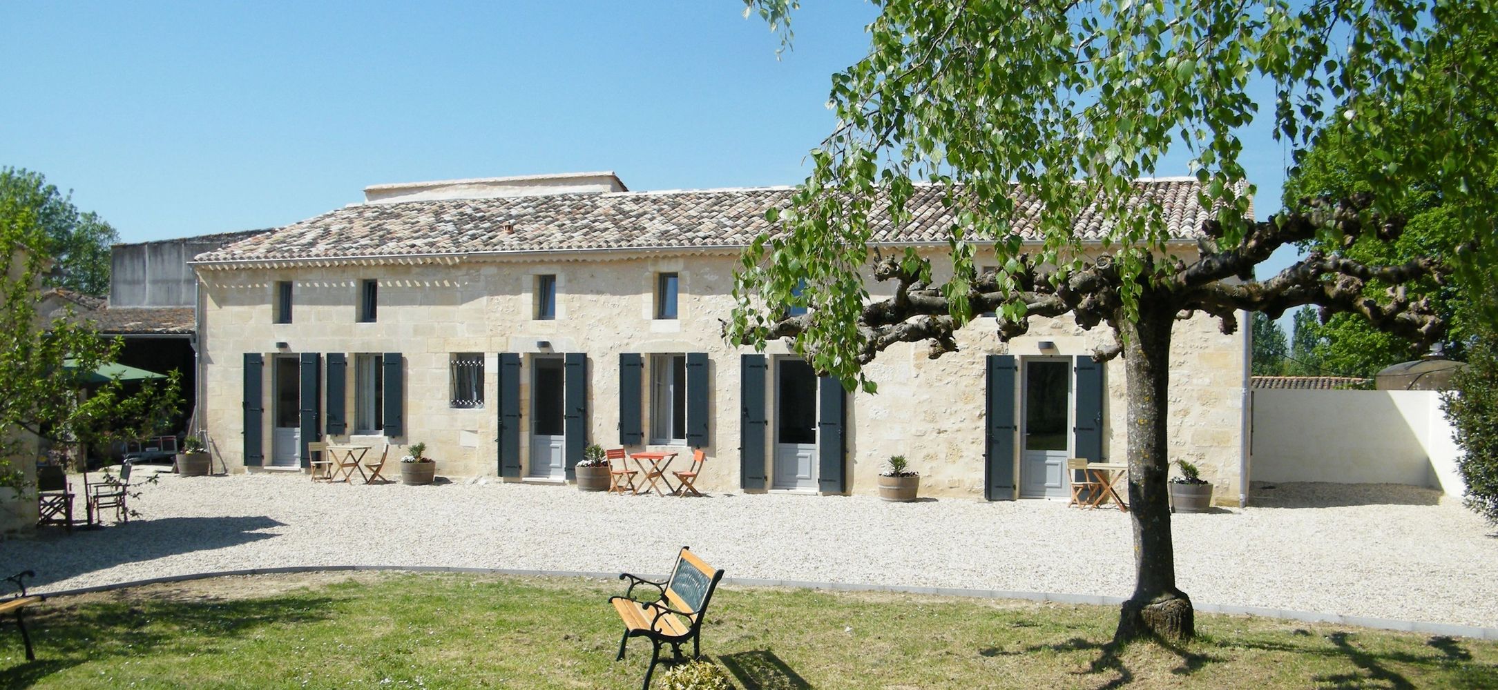 Clos Vieux Rochers Vineyard Accommodation in 
​The Heart of Frances Wine Region