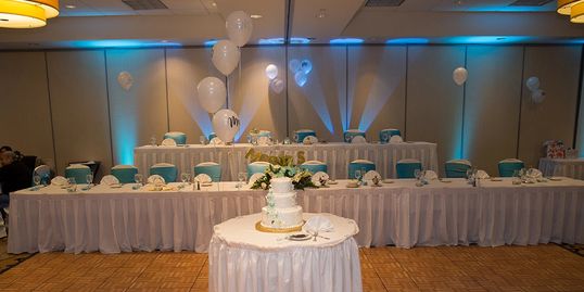 helium balloons, wedding decorations, wedding head table decor ideas,  budget-priced-wedding-flowers