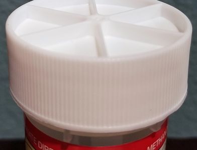 Spoke or clover cap for vial