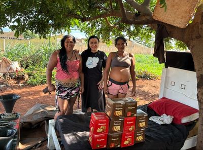 Nossa coordenadora Raquel com as ciganas