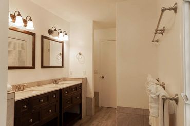 Double vanity bathroom