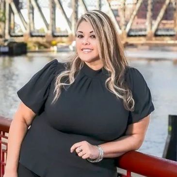 Picture of Maria Valdez with Chicago river in the background