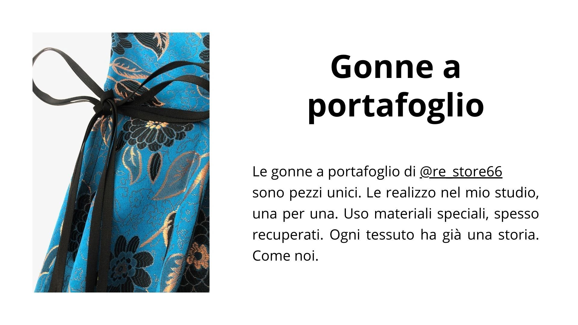 Gonna a portafoglio in tessuto blu con fiori neri e nastri neri.