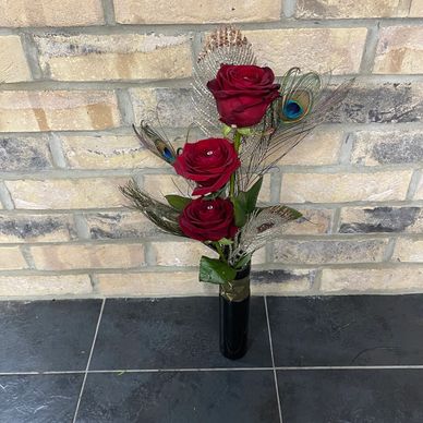 Choose between 1,3 & 5 beautiful roses in a decorative vase.