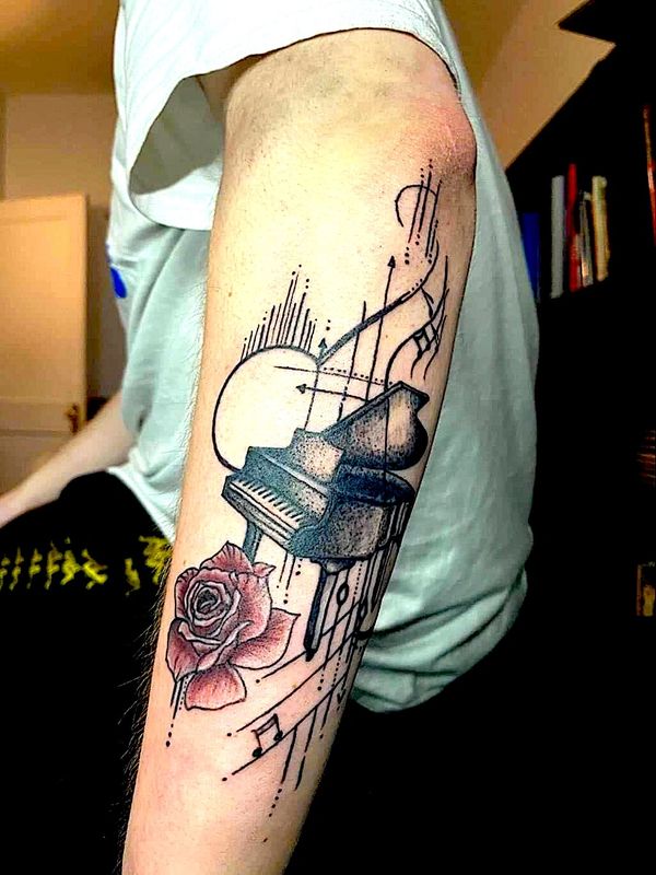 Un magnifique tatouage avec des détail de micro-réalisme fait par naotattoo