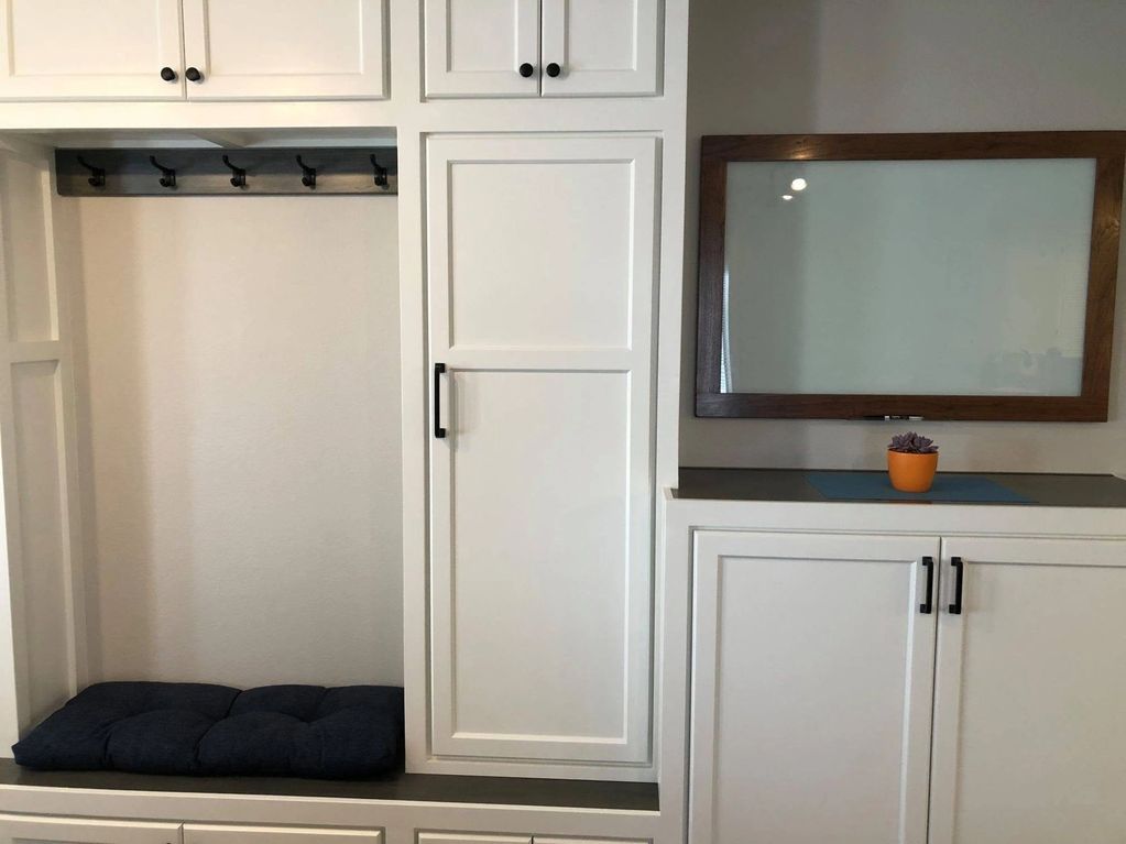 Entry built-in bench and coat locker