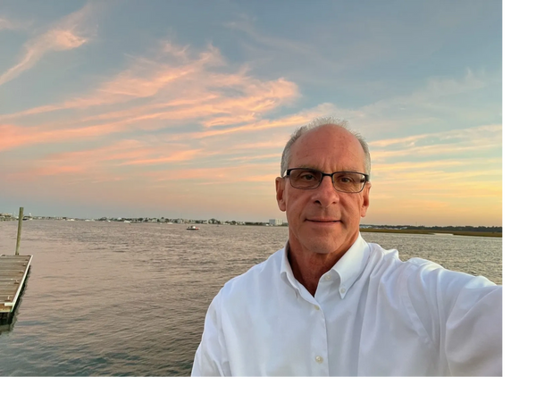 Lee Lambert, Taking selfie With camera