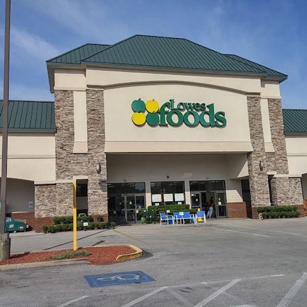Lowes Foods storefront and parking lot.