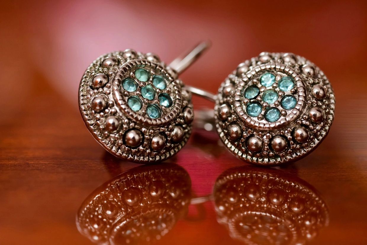 A Dependable Provider of Costume Jewelry and Collectibles