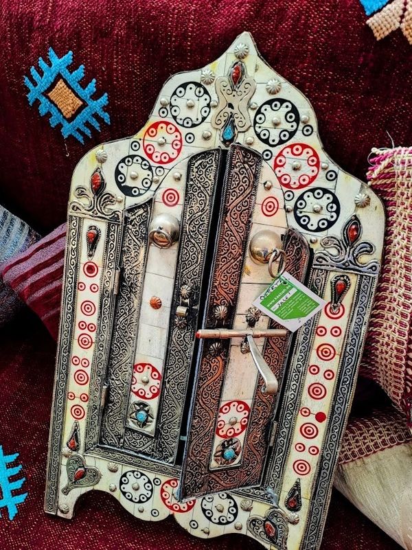 Small Pointed Arch Mirror Decorated With Natural Stamped Camel Bone, White Metal Details & Two Doors