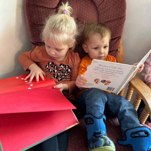 Toddlers reading