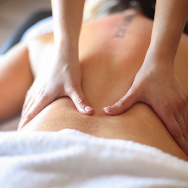 Pre & Post Cosmetic Care - Manual Lymphatic Drainage Massage on the back area