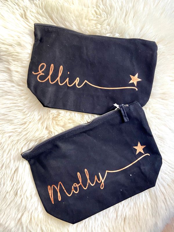 Makeup bags in cream or black