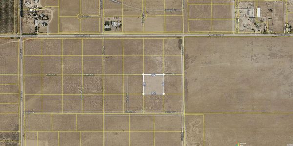 Avenue A2 & 96th St West $11,900
Vacant lot near new solar in West Lancaster! 2.72 acres, flat lot,