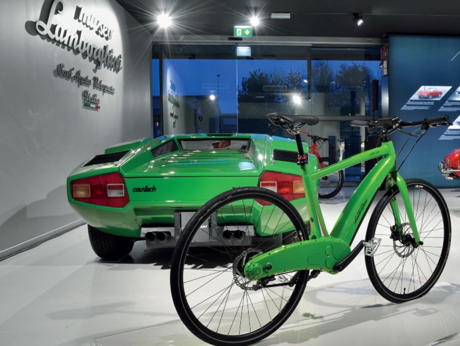 Automobili Lamborghini E-Bike like its
Lamborghini namesake is instantly recognizable. 
