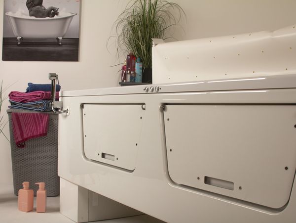 Astor Kiva Fusion height-adjustable bath.
