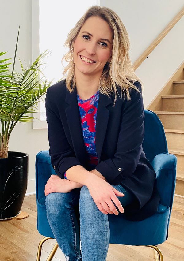 Vicky Jadack, conseillère en gestion des ressources humaines et stratège en recrutement.