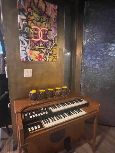 A Hammond organ