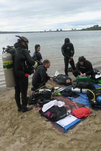 PADI learn to dive scuba lesson. PADI Rescue Diver course