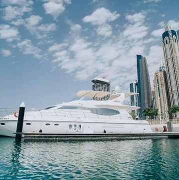 laxury yacht dubai